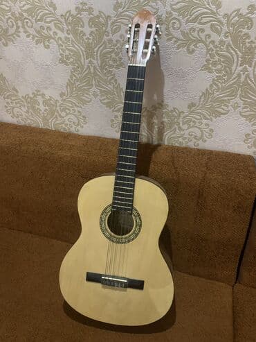 Срочно сатылат. 🚨 Классическая шестиструнная гитара размер 42 - Тип at lalafo.kg Срочно сатылат. 🚨 Классическая шестиструнная гитара размер 42 - Тип