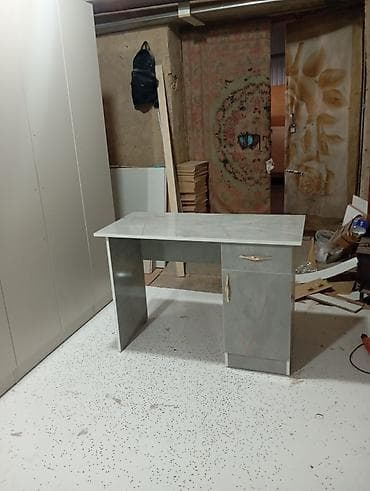 Бычуучу столдор: Компьютердик үстөлү, Жаңы, Текчелери бар lalafo.kg да — 1 Бычуучу столдор: Компьютердик үстөлү, Жаңы, Текчелери бар — 1