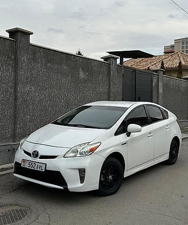 Toyota Prius: 2014 г., 1.8 л, Вариатор, Гибрид, Хэтчбэк at lalafo.kg Toyota Prius: 2014 г., 1.8 л, Вариатор, Гибрид, Хэтчбэк