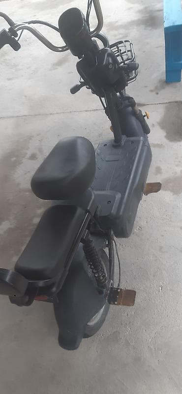 Электроскутер (городской мини-байк) с двумя сиденьями - at lalafo.kg Электроскутер (городской мини-байк) с двумя сиденьями -