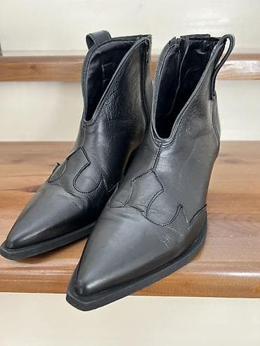 Женские ботинки-вестерн из чёрной кожи - Материал: натуральная кожа с at lalafo.kg Женские ботинки-вестерн из чёрной кожи - Материал: натуральная кожа с