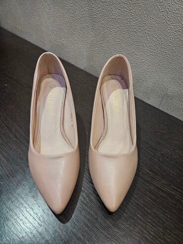 Классические бежевые туфли-лодочки Размер: 37 Стильные и элегантные at lalafo.kg Классические бежевые туфли-лодочки Размер: 37 Стильные и элегантные