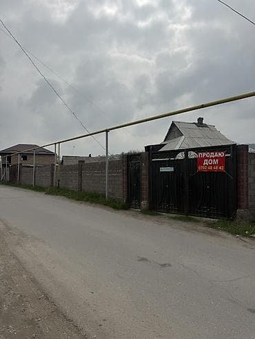 Продаётся дом с участком в частном секторе. - Отдельностоящий дом на at lalafo.kg Продаётся дом с участком в частном секторе. - Отдельностоящий дом на