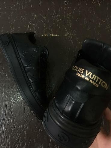 Мужские кроссовки, 40.5, Louis Vuitton, Б/у, цвет - Черный, Платная доставка, Самовывоз, Бесплатная доставка at lalafo.kg Мужские кроссовки, 40.5, Louis Vuitton, Б/у, цвет - Черный, Платная доставка, Самовывоз, Бесплатная доставка