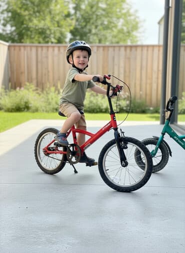 Детский велосипед, 2-колесный, 3 - 4 года, Для мальчика, Б/у at lalafo.kg Детский велосипед, 2-колесный, 3 - 4 года, Для мальчика, Б/у