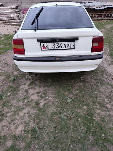 Opel Vectra: 1990 г., 1.6 л, Ручные, Бензин, Хэтчбэк at lalafo.kg Opel Vectra: 1990 г., 1.6 л, Ручные, Бензин, Хэтчбэк
