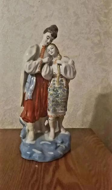 Статуэтка "Пара в народных костюмах» - Материал: глазурованный at lalafo.kg Статуэтка "Пара в народных костюмах» - Материал: глазурованный