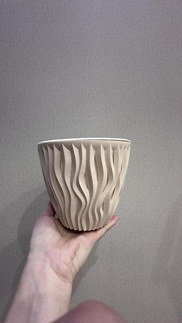 Набор стильных цветочных горшков «Волна» (10 шт.) Текст: Продаю at lalafo.kg Набор стильных цветочных горшков «Волна» (10 шт.) Текст: Продаю
