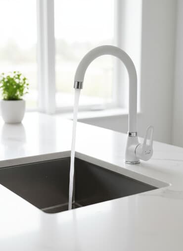 Смеситель для кухни K-Tuo, белый. - Однорычажный механизм управления at lalafo.kg Смеситель для кухни K-Tuo, белый. - Однорычажный механизм управления