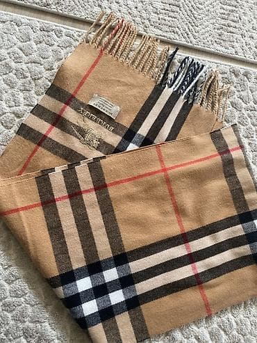 Шарф Burberry в культовой клетке Check - Материал: 100% кашемир at lalafo.kg Шарф Burberry в культовой клетке Check - Материал: 100% кашемир