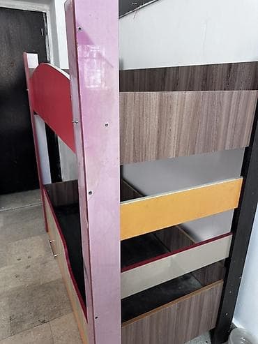 Двухъярусная детская кровать, ЛДСП, цвет - Красный at lalafo.kg Двухъярусная детская кровать, ЛДСП, цвет - Красный