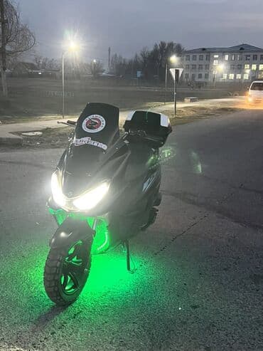 Скутер/максискутер городского класса с тюнингом освещения - Кузов at lalafo.kg Скутер/максискутер городского класса с тюнингом освещения - Кузов