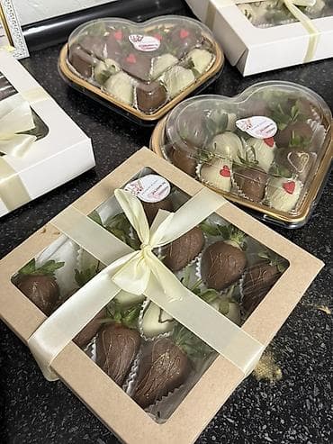 LED гирляндалар: Клубника в шоколаде — праздничные наборы в подарочных коробках. - lalafo.kg да — 5 LED гирляндалар: Клубника в шоколаде — праздничные наборы в подарочных коробках. - — 5