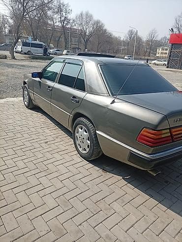 Mercedes-Benz W124: 1990 г., Механика, Бензин, Седан at lalafo.kg Mercedes-Benz W124: 1990 г., Механика, Бензин, Седан
