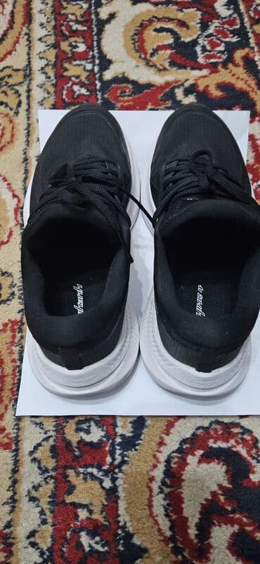 Кроссовки для бега/повседневной носки от Лининг - Цвет: черный верх at lalafo.kg Кроссовки для бега/повседневной носки от Лининг - Цвет: черный верх