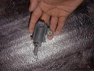 Клапан двигателя Toyota Б/у at lalafo.kg Клапан двигателя Toyota Б/у