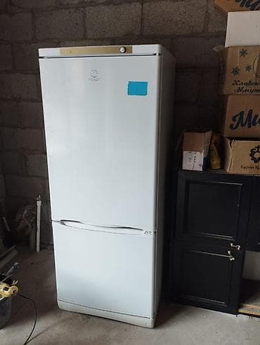 Холодильник Indesit, Двухкамерный at lalafo.kg Холодильник Indesit, Двухкамерный
