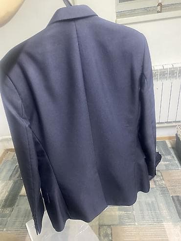 Классический мужской пиджак, темно-синий. - Крой: однобортный, два at lalafo.kg Классический мужской пиджак, темно-синий. - Крой: однобортный, два