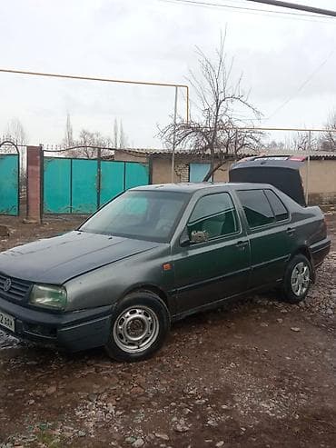 Volkswagen Vento: 1991 г., 1.8 л, Механика, Бензин, Седан at lalafo.kg Volkswagen Vento: 1991 г., 1.8 л, Механика, Бензин, Седан