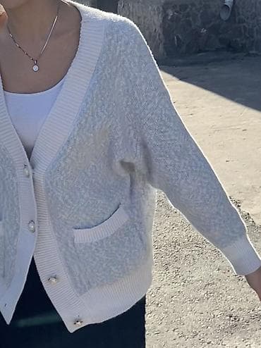 Женский кардиган на пуговицах - Цвет: молочный меланж - Фасон at lalafo.kg Женский кардиган на пуговицах - Цвет: молочный меланж - Фасон