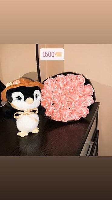 Подарочные наборы: мягкая игрушка + букет из мыльных роз. Варианты: - at lalafo.kg Подарочные наборы: мягкая игрушка + букет из мыльных роз. Варианты: -