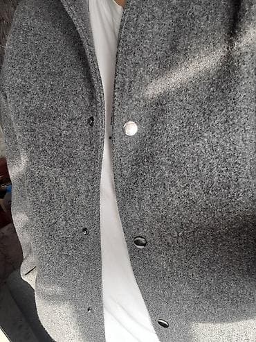 Серая шерстяная куртка-бомбер с воротником-стойкой - Материал at lalafo.kg Серая шерстяная куртка-бомбер с воротником-стойкой - Материал