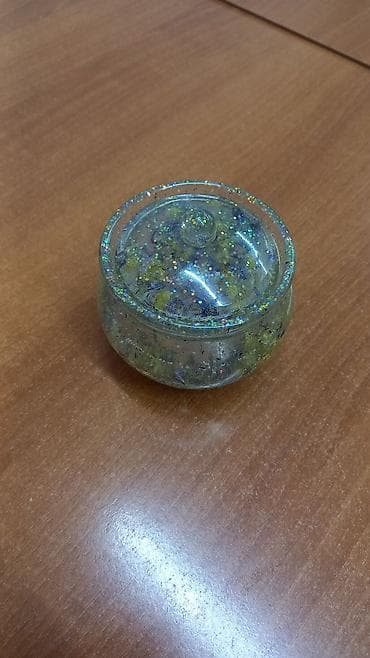 Небольшая шкатулка/сахарница с крышкой, выполненная из прозрачной at lalafo.kg Небольшая шкатулка/сахарница с крышкой, выполненная из прозрачной