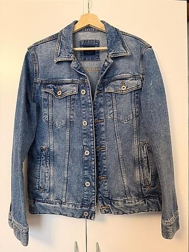 Джинсовая куртка, Классическая модель, M at lalafo.kg Джинсовая куртка, Классическая модель, M