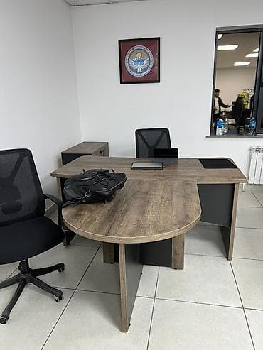 Комплект офисной мебели, Тумба, ДСП, цвет - Коричневый at lalafo.kg Комплект офисной мебели, Тумба, ДСП, цвет - Коричневый