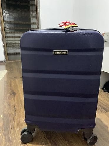 Чемодан, Материал: Пластик, Маленький (до 40 л) at lalafo.kg Чемодан, Материал: Пластик, Маленький (до 40 л)