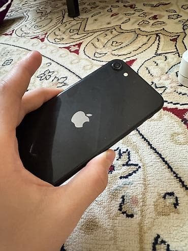 IPhone SE, Б/у, 128 ГБ, Jet Black, Чехол, 76 % at lalafo.kg IPhone SE, Б/у, 128 ГБ, Jet Black, Чехол, 76 %