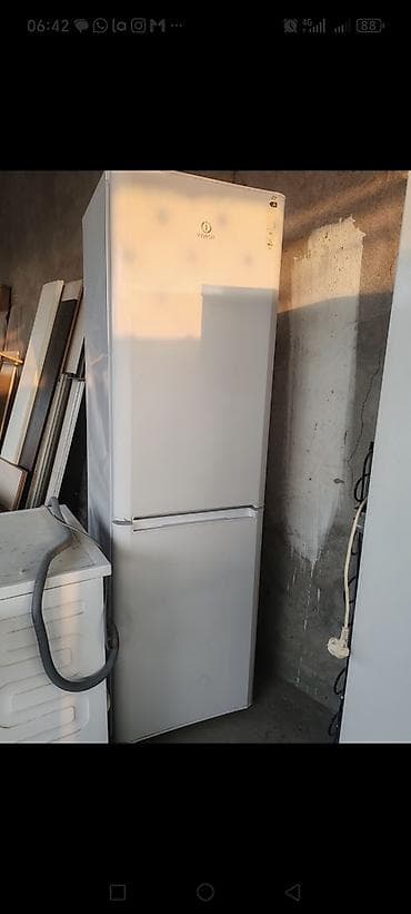 Холодильник Indesit, Двухкамерный, 2 * 60 at lalafo.kg Холодильник Indesit, Двухкамерный, 2 * 60