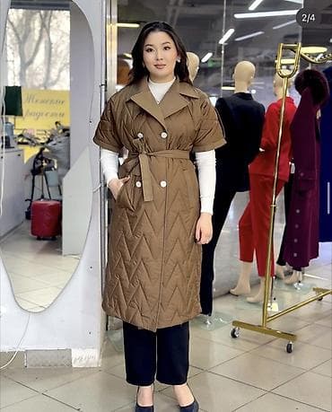 Стеганый женский жилет‑тренч карамельного цвета. Производство Турция at lalafo.kg Стеганый женский жилет‑тренч карамельного цвета. Производство Турция