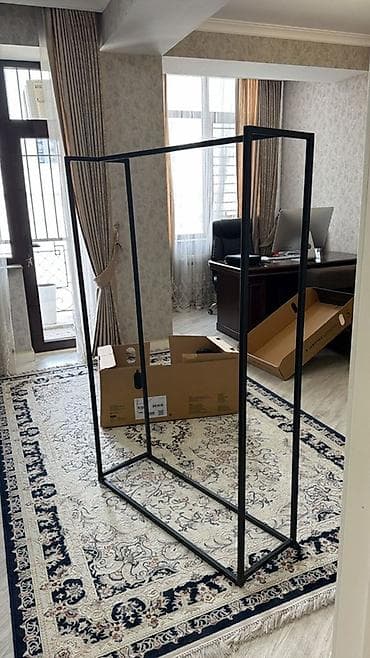 Напольная вешалка-стойка для одежды - Минималистичная металлическая at lalafo.kg Напольная вешалка-стойка для одежды - Минималистичная металлическая