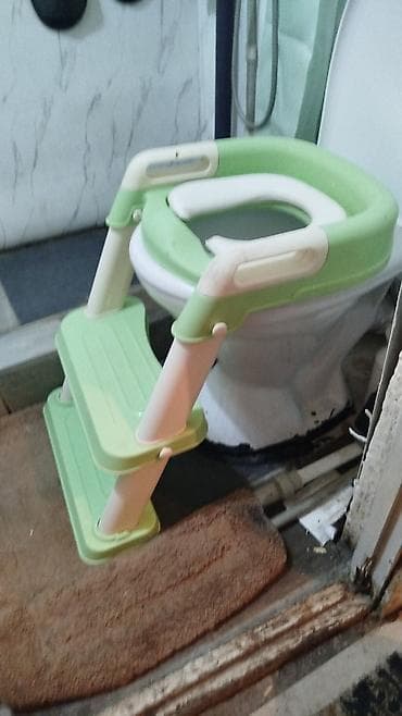 Детское сиденье-подставка для унитаза со ступенькой at lalafo.kg Детское сиденье-подставка для унитаза со ступенькой
