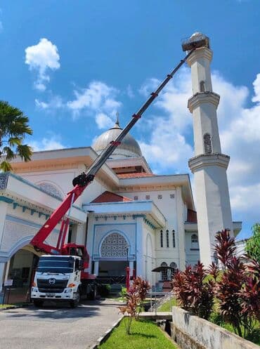 Услуги автовышки, высота подъёма от 12м до 30м, люлька at lalafo.kg Услуги автовышки, высота подъёма от 12м до 30м, люлька