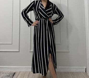 Платье миди в полоску - Цвет: черный с контрастными белыми at lalafo.kg Платье миди в полоску - Цвет: черный с контрастными белыми