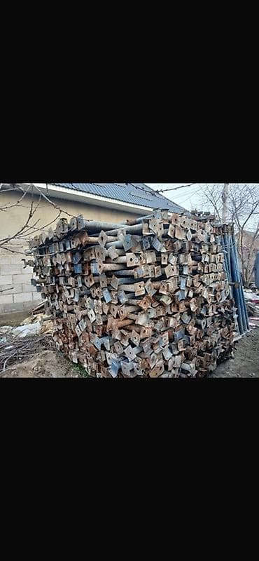 Регулируемые строительные стойки (телескопические опоры) для опалубки at lalafo.kg Регулируемые строительные стойки (телескопические опоры) для опалубки