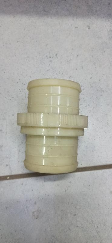 Переходник/соединитель для шлангов, пластиковый, разборный. Размеры at lalafo.kg Переходник/соединитель для шлангов, пластиковый, разборный. Размеры