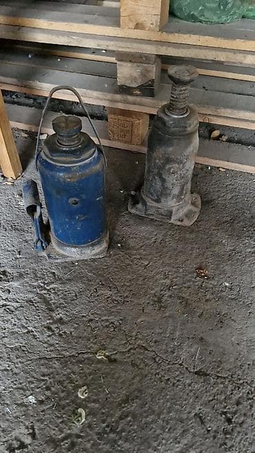Продаются домкраты б/у состояние 10ники все 3 домкрата в рабочем at lalafo.kg Продаются домкраты б/у состояние 10ники все 3 домкрата в рабочем