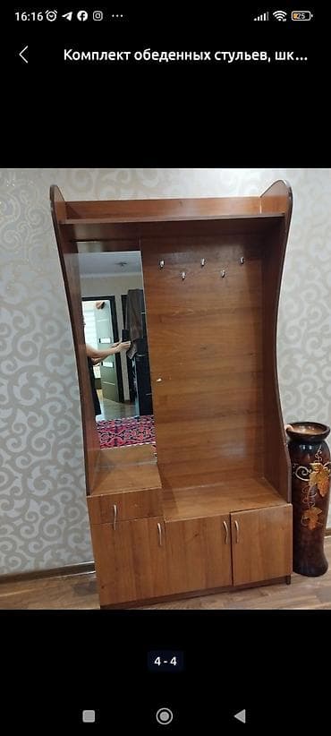 Прихожая-гардероб в классическом стиле из ЛДСП под дерево at lalafo.kg Прихожая-гардероб в классическом стиле из ЛДСП под дерево