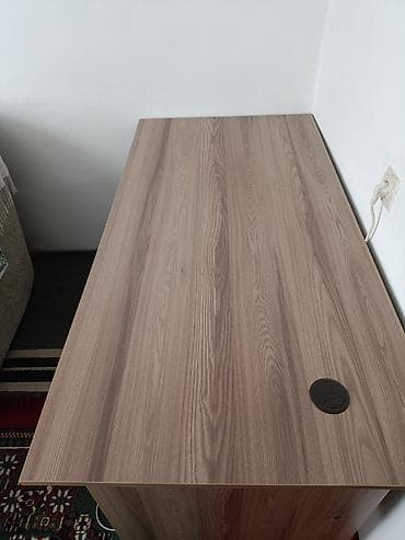 Бычуучу столдор: Продается письменный стол, состояние отличное, есть отверстие для lalafo.kg да — 4 Бычуучу столдор: Продается письменный стол, состояние отличное, есть отверстие для — 4