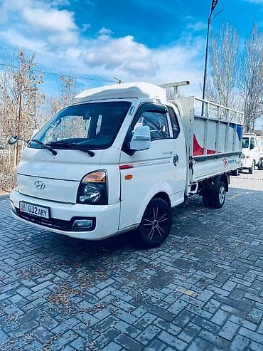Легкий грузовик, Hyundai, Стандарт, 3 т, Б/у at lalafo.kg Легкий грузовик, Hyundai, Стандарт, 3 т, Б/у