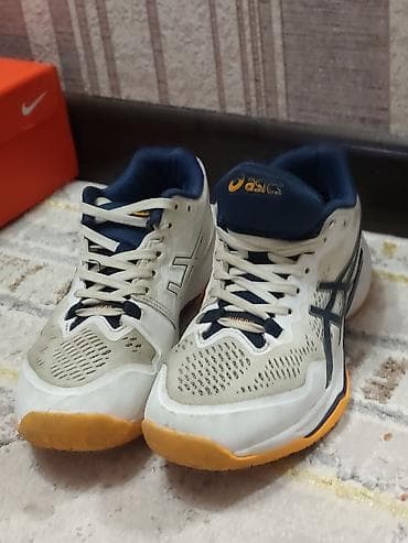 Эркектердин кроссовкасы, 38, Asics, Колдонулган, түсү - Ак lalafo.kg да Эркектердин кроссовкасы, 38, Asics, Колдонулган, түсү - Ак