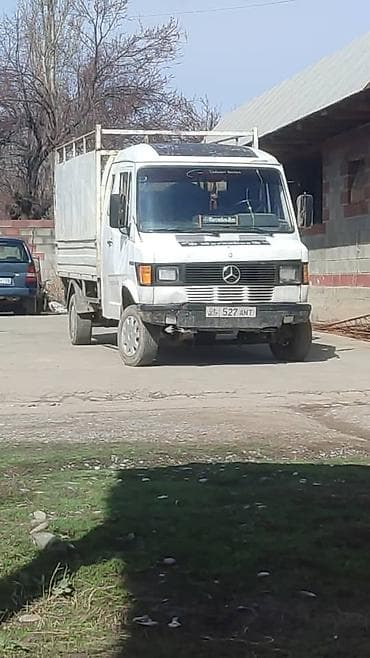 Легкий грузовик, Mercedes-Benz at lalafo.kg Легкий грузовик, Mercedes-Benz