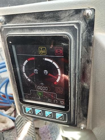 Экскаватор, 2001 г., Колесный at lalafo.kg Экскаватор, 2001 г., Колесный