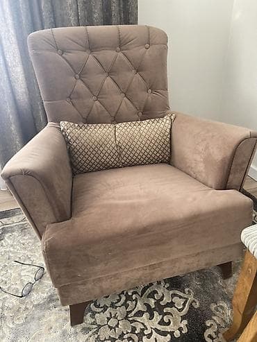 2шт Кресла с высокой спинкой и декоративной стежкой «каретная утяжка» at lalafo.kg 2шт Кресла с высокой спинкой и декоративной стежкой «каретная утяжка»