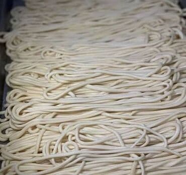 Свежая лапша (рамаэн/удон-стайл), длинные пшеничные струны, аккуратно at lalafo.kg Свежая лапша (рамаэн/удон-стайл), длинные пшеничные струны, аккуратно