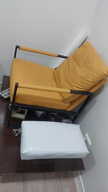 Маникюрные столы – 2 шт, каждый 3500. педикюрное кресло 9500 палитра at lalafo.kg Маникюрные столы – 2 шт, каждый 3500. педикюрное кресло 9500 палитра