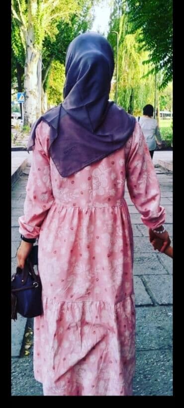 Платье миди в романтичном стиле - Длина: миди, ниже колена - Силуэт at lalafo.kg Платье миди в романтичном стиле - Длина: миди, ниже колена - Силуэт